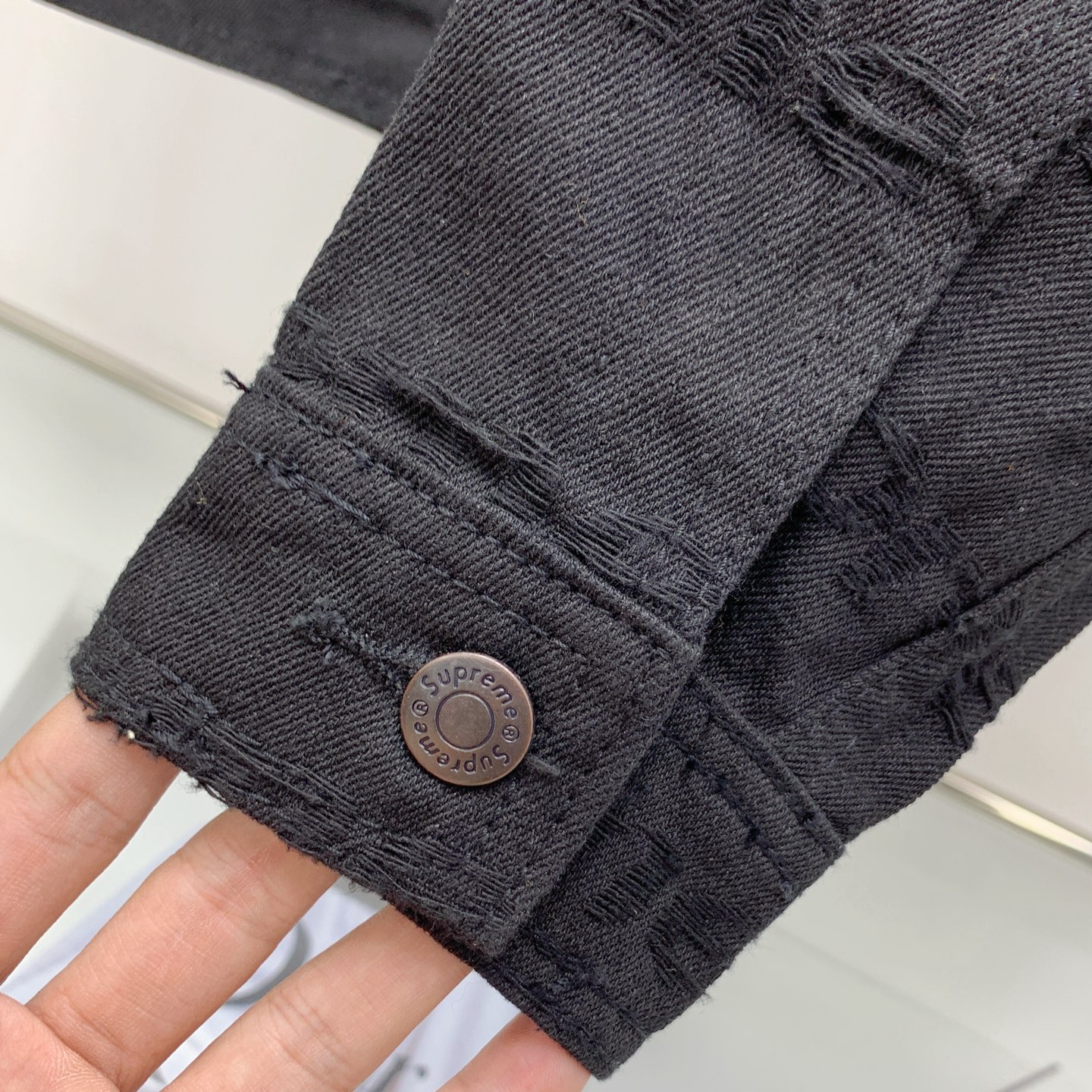 Supreme frayed denim red/grey