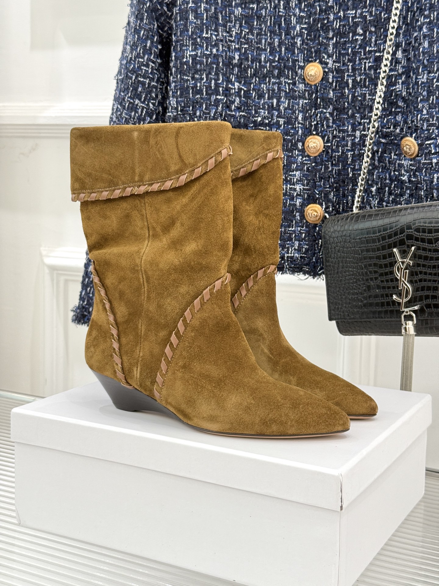 ISABEL MARANT Fall/Winter Classic Retro Pointed Toe Ankle Boots