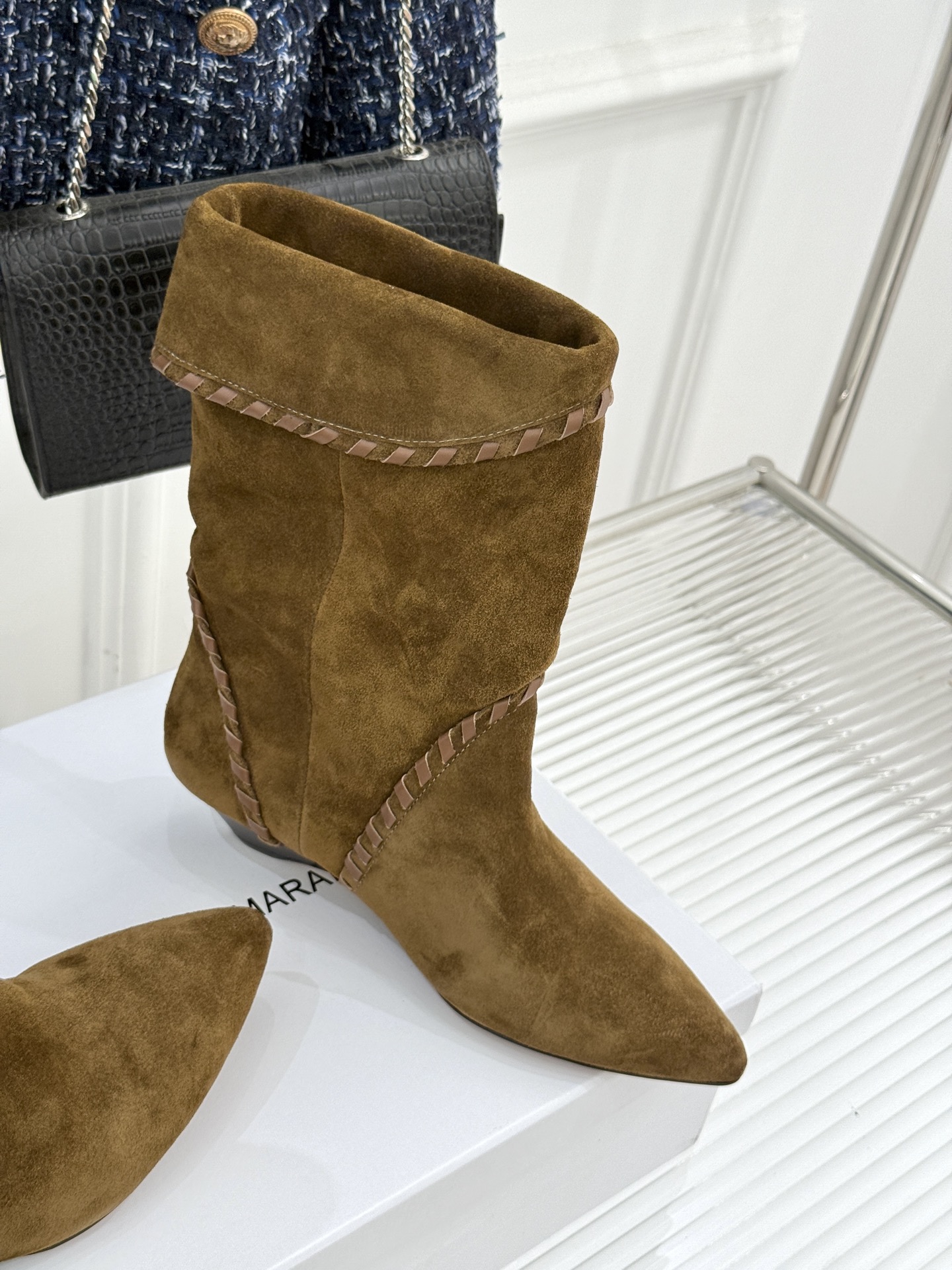 ISABEL MARANT Fall/Winter Classic Retro Pointed Toe Ankle Boots