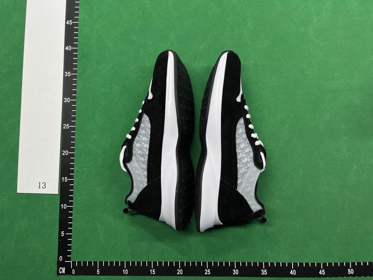 Dior B22 Sneakers [37 styles]