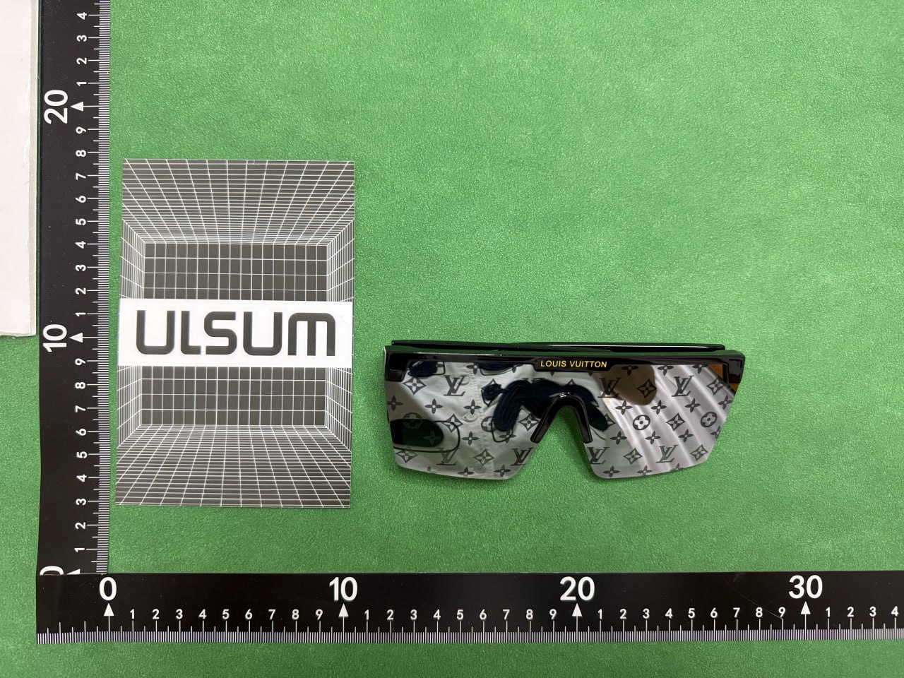 Louis Vuitton, Prada, Chanel Sunglasses [40 styles]