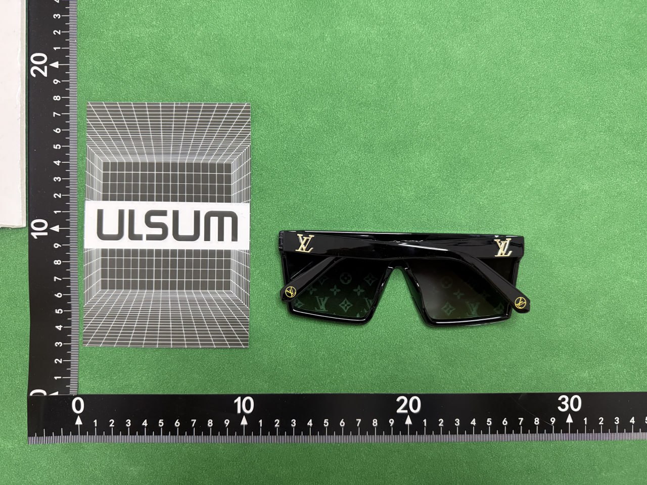 Louis Vuitton, Prada, Chanel Sunglasses [40 styles]