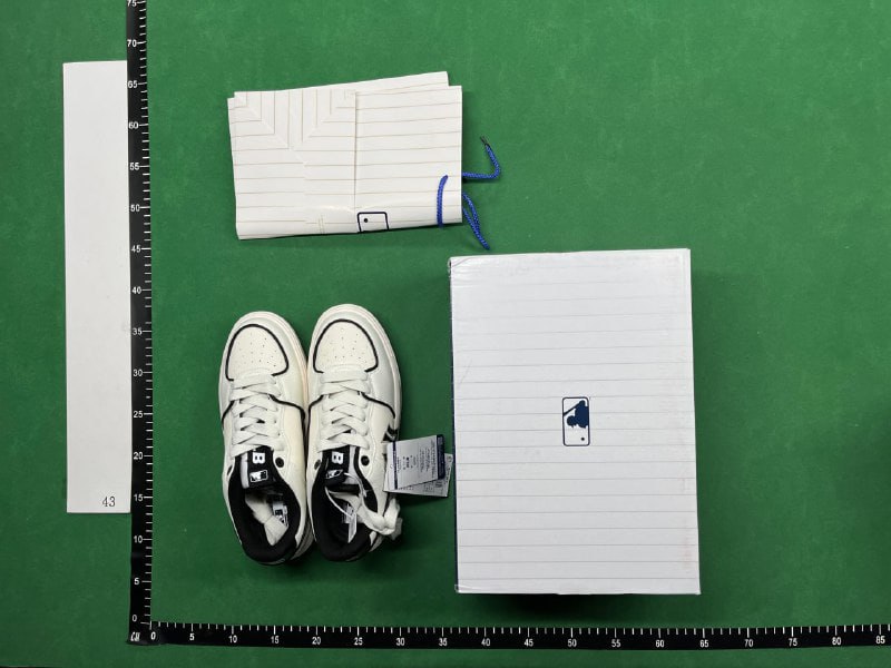 New York Yankees Logo Sneakers [7 styles]