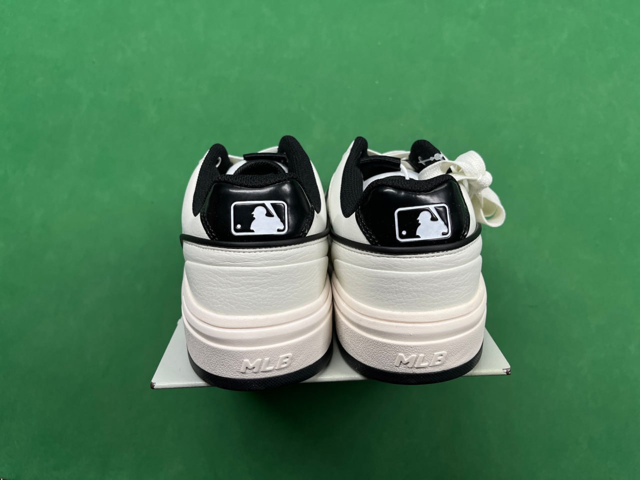 New York Yankees Logo Sneakers [7 styles]