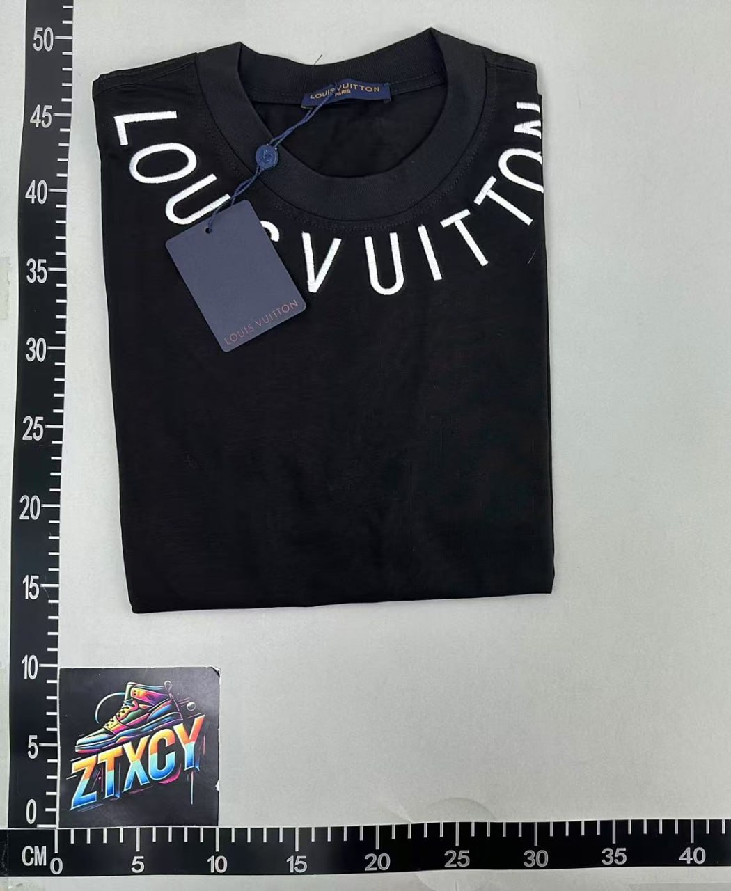 Louis Vuitton Logo T-Shirt [2 styles]