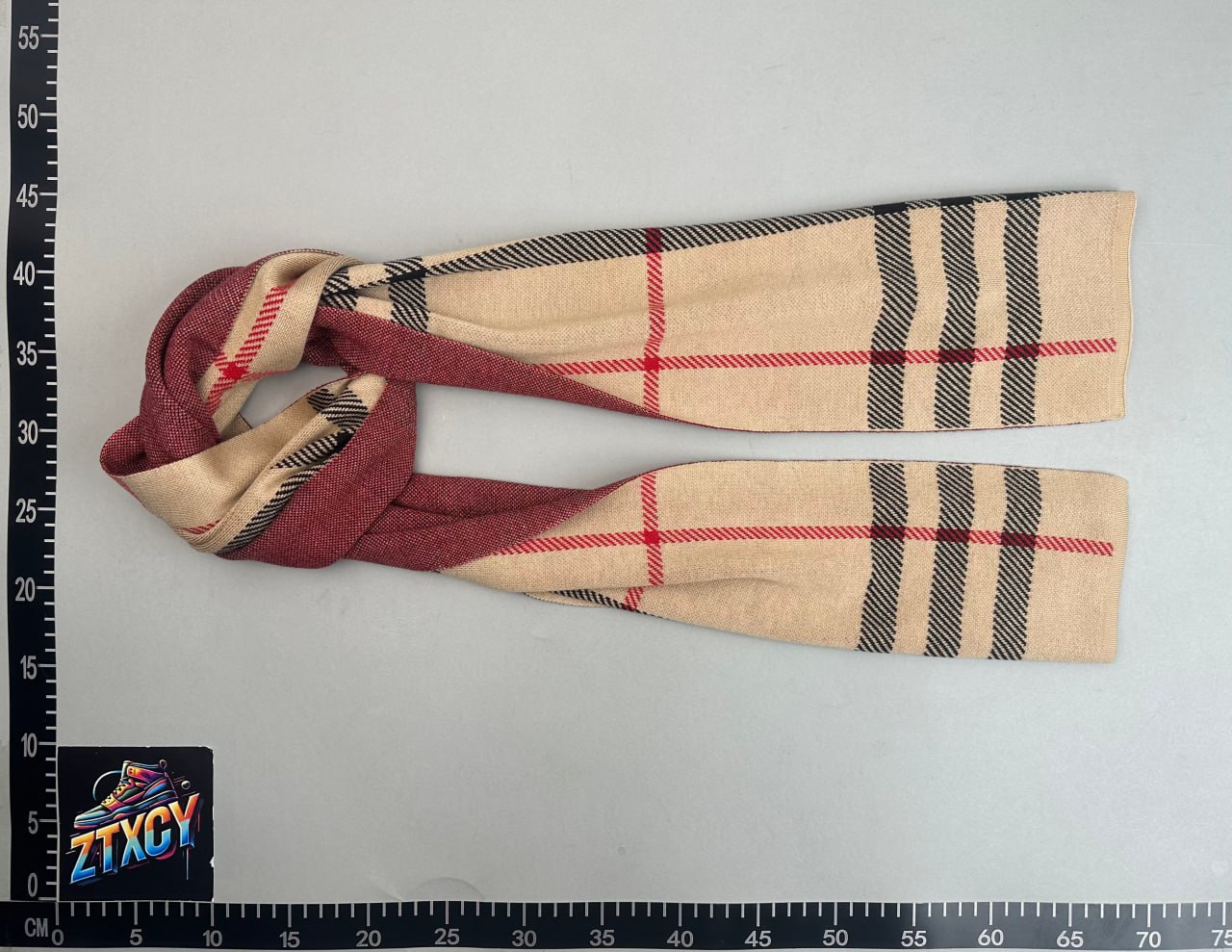 Burberry Classic Check Scarf [10 styles]