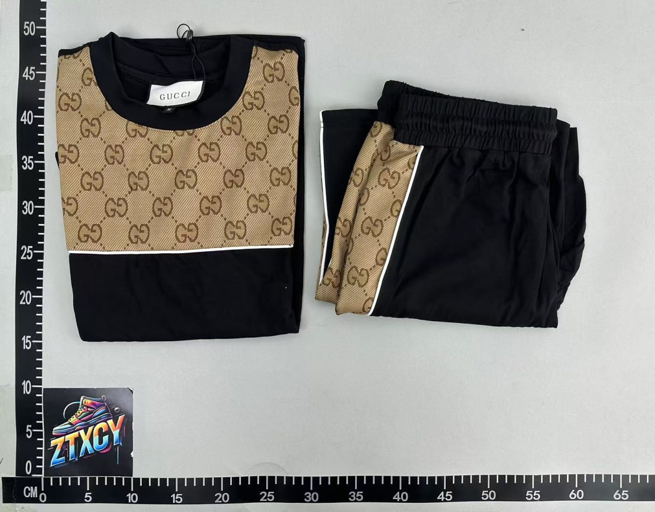 Gucci GG Supreme T-Shirt/Shorts