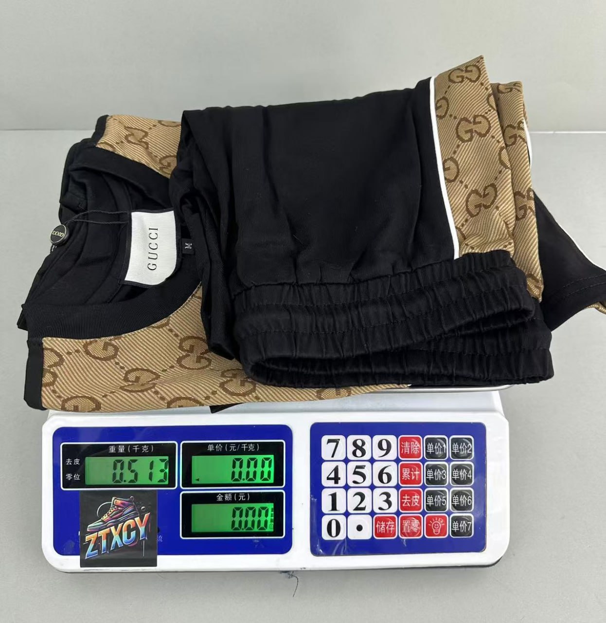 Gucci GG Supreme T-Shirt/Shorts