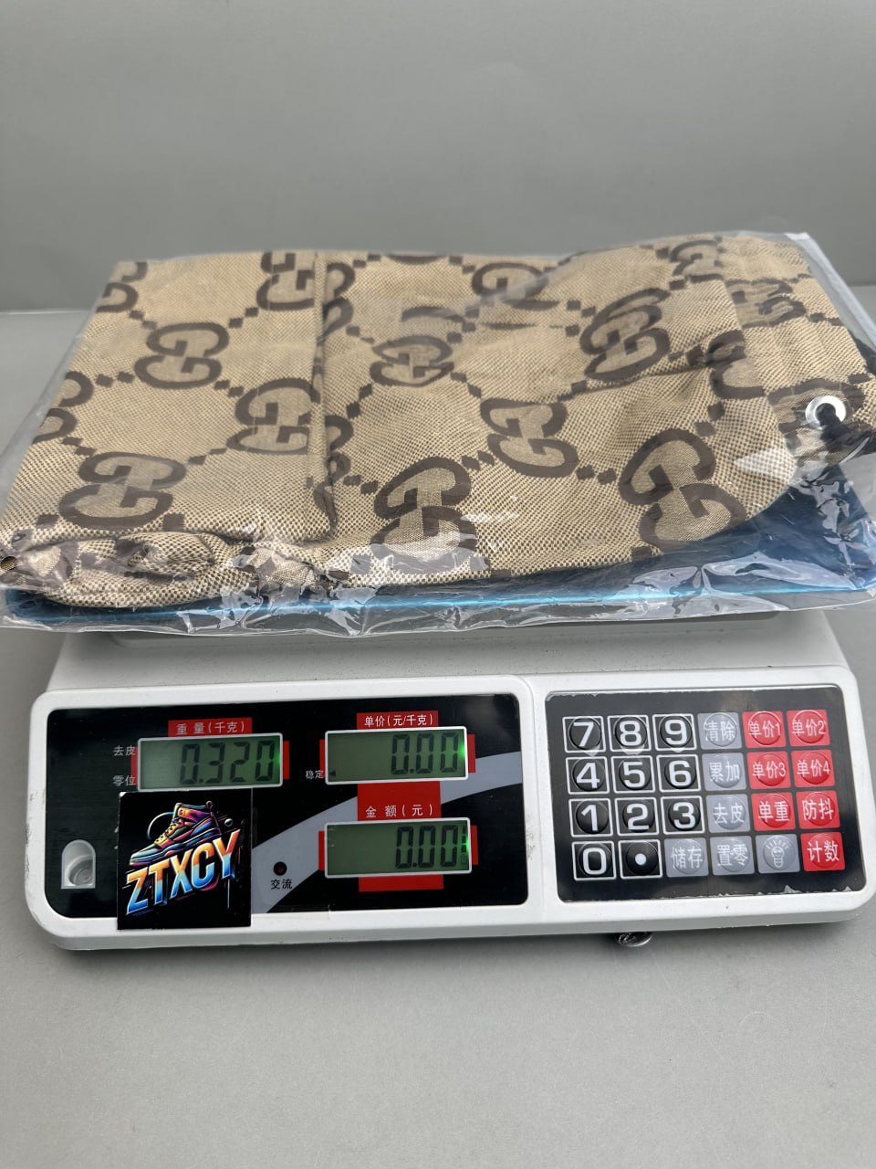 Gucci GG Supreme Shorts [7 styles]