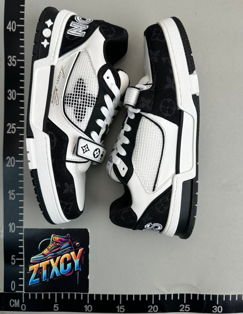 Louis Vuitton B22 Sneakers [17 styles]