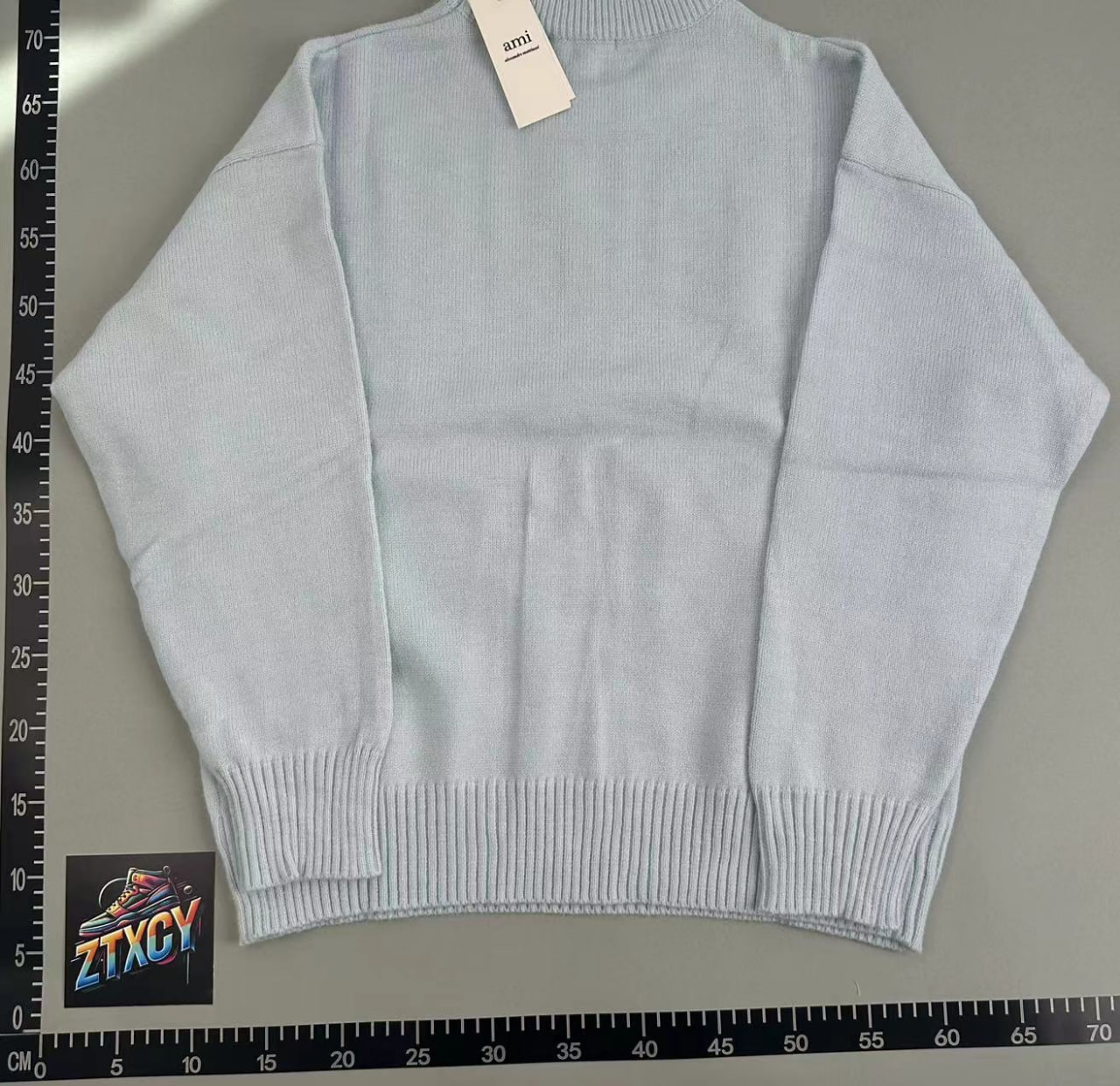 ami CUNINKON Heart Logo Sweater [40 styles]